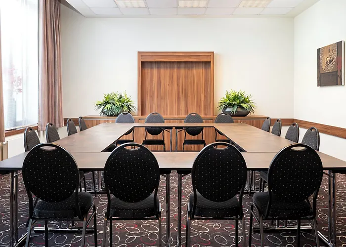 Leonardo Altstadt فندق 3*